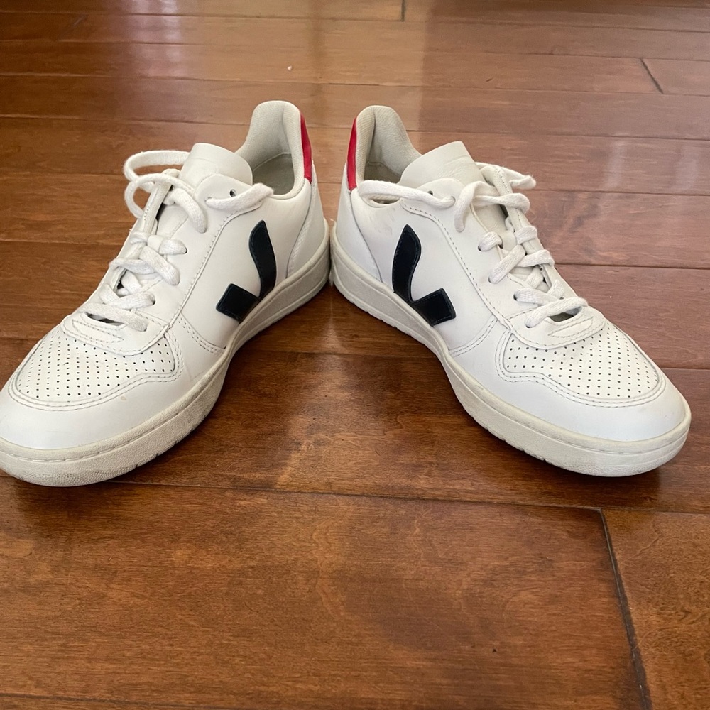 VEJA Tennis Shoes Size 8